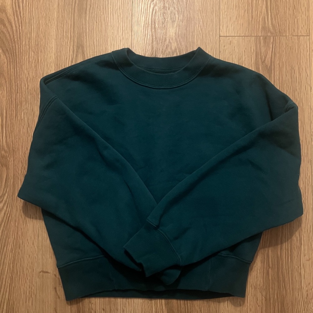 Abercrombie &Fitch Essential Crewneck